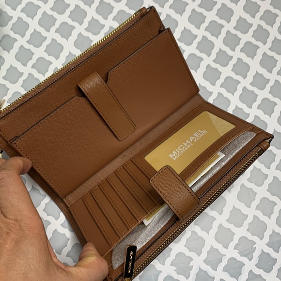 NWT MICHAEL KORS Jet Set Travel large double zip wristlet - Picture 4 of 12